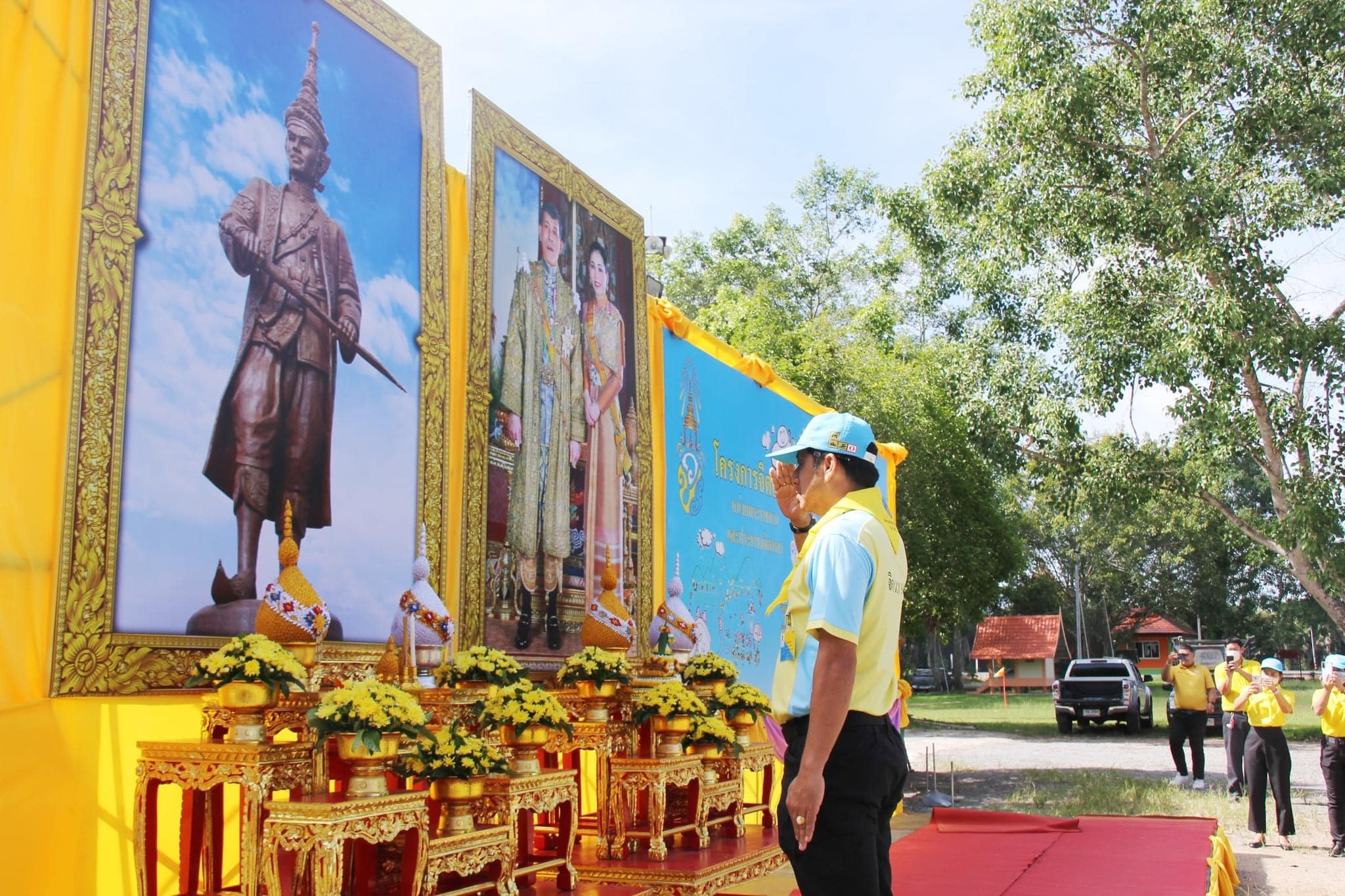 🌈อำเภอเมืองสุราษฎร์ธานี
         เมื่อวันที่ 11 ก.ค.66 เวลา 09.30 น. นายสิทธิชัย ไทยเจริญ นายอำเภอเมืองสุราษฎร์ธานี มอบหมายให้ นายอัธ วังสะวิบูลย์ ปลัดอำเภอ นายชานิศ ทองสวัสดิ์ ปลัดอำเภอ และนางสาวปรีหทัย บุญทอง ปลัดอำเภอ พร้อมด้วยหัวหน้าส่วนราชการระดับอำเภอ นายกองค์การบริหารส่วนตำบลมะขามเตี้ย กำนัน ผู้ใหญ่บ้านฯลฯ สมาชิก อส. และประชาชนจิตอาสาในพื้นที่ เข้าร่วมกิจกรรมจิตอาสาพัฒนาเนื่องในวันสมเด็จพระนารายณ์มหาราช ณ วัดพุทธบูชา ตำบลมะขามเตี้ย อำเภอเมืองสุราษฎร์ธานี จังหวัดสุราษฎร์ธานี