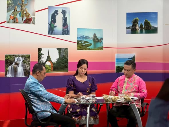 นายอำเภอเมืองสุราษฎร์ธานี รักษาราชการแทนปลัดจังหวัดสุราษฎร์ธานี ร่วมให้สัมภาษณ์สดในรายการ "แหลงข่าวชาวใต้" และ "ผู้ว่าฯ คุยกับประชาชน" ประจำเดือน ตุลาคม 2568