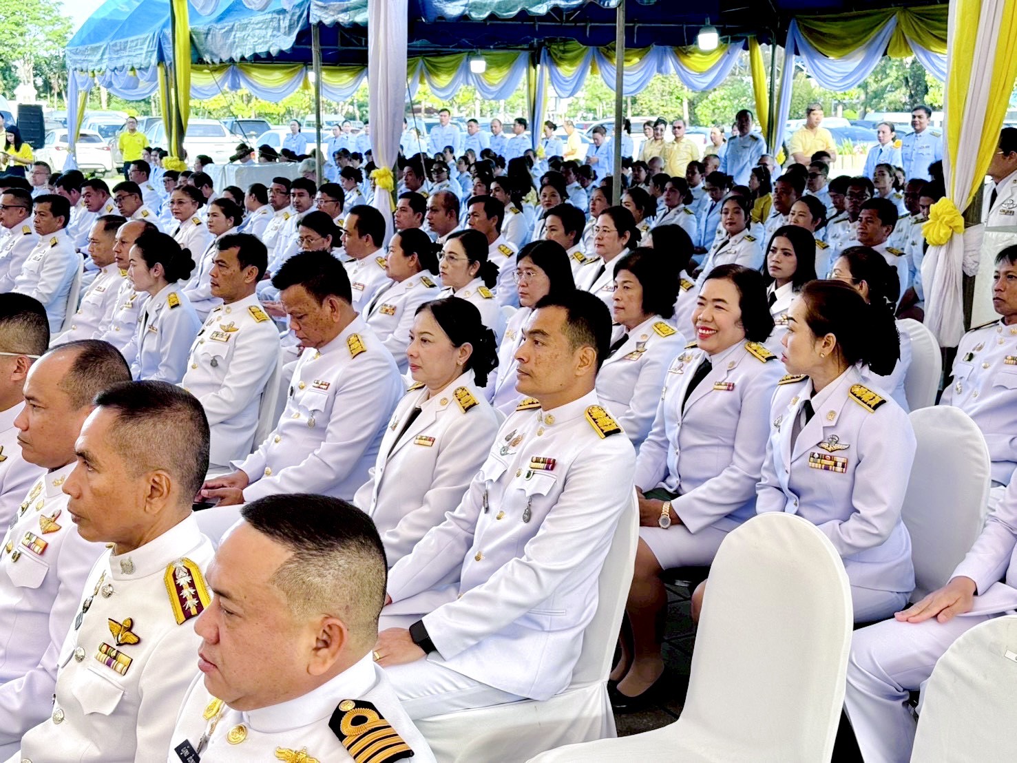อำเภอเมืองสุราษฎร์ธานี เข้าร่วมพิธีทำบุญตักบาตรถวายเป็นพระราชกุศล เนื่องในวันนวมินทรมหาราช 13 ตุลาคม 2568