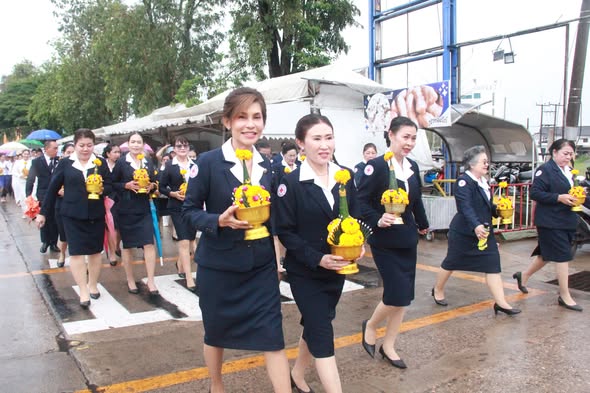 อำเภอเมืองสุราษฎร์ธานี นำกำนัน และผู้ใหญ่บ้าน ฯลฯ เข้าร่วมพิธีอัญเชิญพระบรมสารีริกธาตุจากพุทธคยา สาธารณรัฐอินเดีย มาประดิษฐานเป็นการชั่วคราว ณ วัดกลางใหม่ ภายใต้ "โครงการส่งเสริมและจรรโลงพระพุทธศาสนา ส่งเสริมศิลปะและวัฒนธรรม"