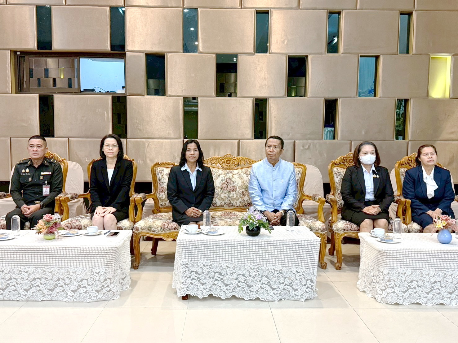 นายอำเภอเมืองสุราษฎร์ธานี เป็นประธานพิธีเปิดโครงการปัจฉิมนิเทศและพิธีมอบประกาศนียบัตร แก่ผู้สำเร็จการศึกษานอกระบบระดับศึกษาขั้นพื้นฐาน พุทธศักราช 2551 และผู้สำเร็จการศึกษาเทียบระดับ ประจำภาคเรียนที่ 1 ปีการศึกษา 2568