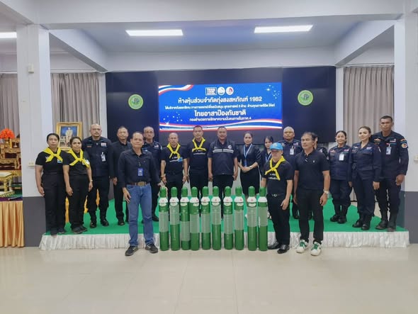 อำเภอเมืองสุราษฎร์ธานี ร่วมเป็นเกียรติในพิธีมอบถังออกซิเจนทางการแพทย์ สำหรับผู้ป่วยระบบทางเดินหายใจ ภายใต้กิจกรรม "รวมพลังแห่งความภักดี" เพื่อถวายเป็นพระราชกุศล แด่สมเด็จพระนางเจ้าสิริกิติ์ พระบรมราชินีนาถ พระบรมราชชนนีพันปีหลวง