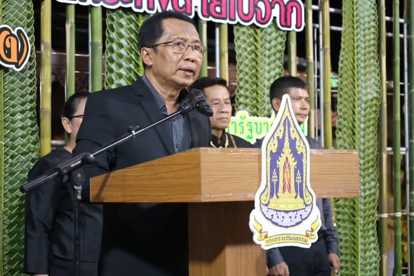 นายอำเภอเมืองสุราษฎร์ธานี เป็นประธานในพิธีขอขมาพระแม่คงคา และพิธีเปิดโครงการลอยกระทงวิถีวัฒนธรรม "แสงศิลป์ริมบาง" จังหวัดสุราษฎร์ธานี ประจำปี 2568 ภายใต้การจัดงาน "เรืองรองคลองร้อยสาย ลอยกระทงสายใบจาก"