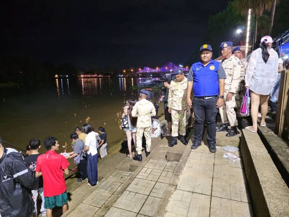 ฝ่ายปกครองอำเภอเมืองสุราษฎร์ธานี ออกลาดตระเวนดูแลความสงบเรียบร้อยในเทศกาลวันลอยกระทง ประจำปี 2568 ในพื้นที่อำเภอเมืองสุราษฎร์ธานี