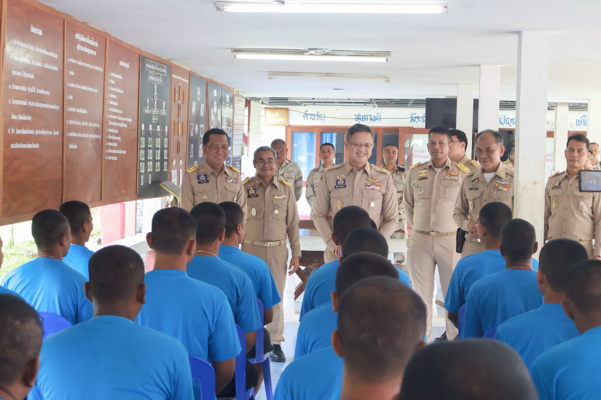 นายอำเภอเมืองสุราษฎร์ธานี เข้าร่วมพิธีบวงสรวงอัญเชิญพระอนุสาวรีย์ "พลเรือเอกพระเจ้าบรมวงศ์เธอ พระองค์เจ้าอาภากรเกียรติวงศ์ กรมหลวงชุมพรเขตอุดมศักดิ์" ประดิษฐานบนแท่นพระอนุสาวรีย์ประจำกองร้อยอาสาดินแดนจังหวัดสุราษฎร์ธานี ที่ 1