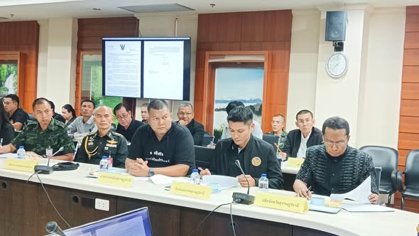 อำเภอเมืองสุราษฎร์ธานี เข้าร่วมการประชุมคณะทำงานอำนวยความสะดวกประชาชนในการเดินทางเข้าเฝ้าฯ กราบบังคมพระบรมศพ สมเด็จพระนางเจ้าสิริกิติ์ พระบรมราชินีนาถ พระบรมราชชนนีพันปีหลวง ณ พระที่นั่งดุสิตมหาปราสาท ในพระบรมมหาราชวัง