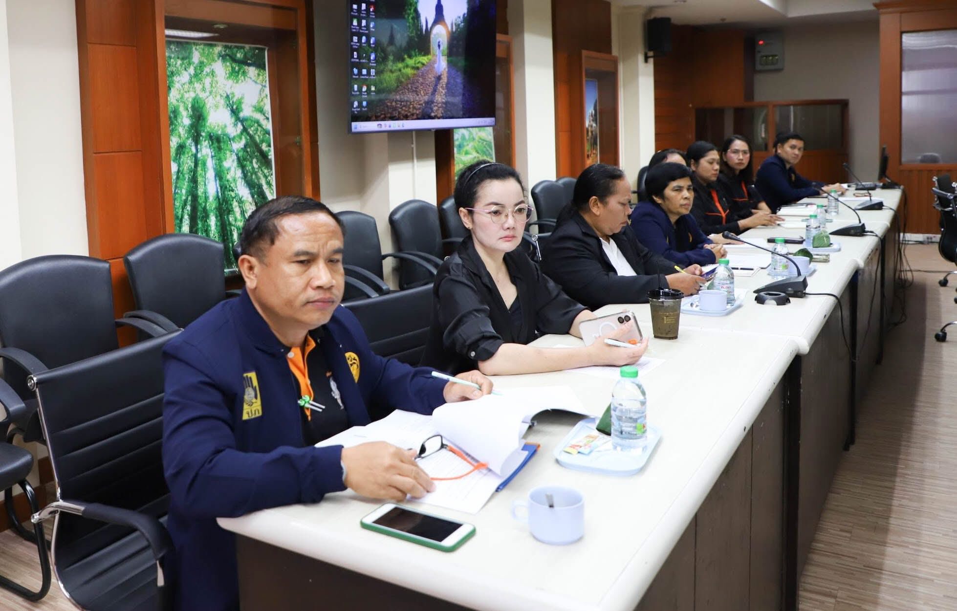 อำเภอเมืองสุราษฎร์ธานี เข้าร่วมการประชุมชี้แจงแนวทางการให้ความช่วยเหลือผู้ประสบอุทกภัย ตามมติคณะรัฐมนตรีเมื่อวันที่ 18 พฤศจิกายน 2568 และการประชุมศูนย์บัญชาการเหตุการณ์ป้องกันและแก้ไขปัญหาอุทกภัย วาตภัย และดินถล่ม เร่งรับมือและช่วยเหลือผู้ประสบภัยอย่างท่วงทันที