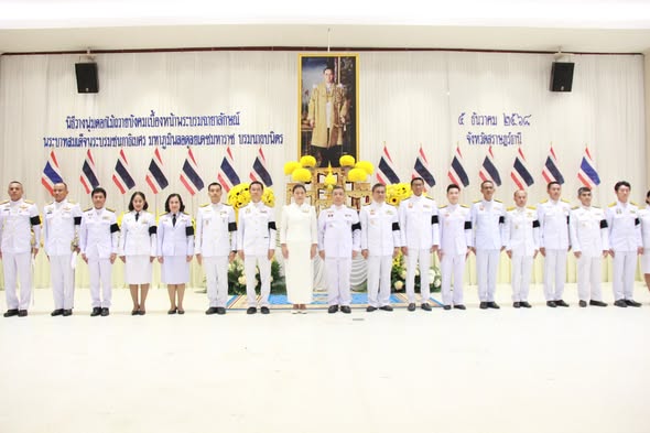 🖤🕊อำเภอเมืองสุราษฎร์ธานี เข้าร่วมพิธีวางพานพุ่มดอกไม้ถวายบังคมเบื้องหน้าพระบรมฉายาลักษณ์ พระบาทสมเด็จพระบรมชนกาธิเบศ มหาภูมิพลอดุลยเดชมหาราช บรมนาถบพิตร เนื่องในวันคล้ายวันพระบรมราชสมภพ 5 ธันวาคม 2568