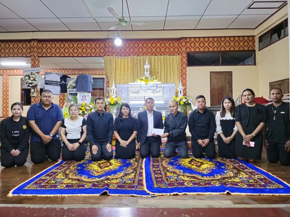 🖤🕊อำเภอเมืองสุราษฎร์ธานี ร่วมเป็นเจ้าภาพพิธีบำเพ็ญกุศลสวดพระอภิธรรมศพ นางสาวอัญรัตน์ ล้อมลิ้ม อายุ 48 ปี ภรรยาของ นายหมู่ใหญ่ชัยรัตน์ โล้สุวรรณ สังกัดกองร้อยอาสารักษาดินแดนอำเภอเมืองสุราษฎร์ธานีที่ 3