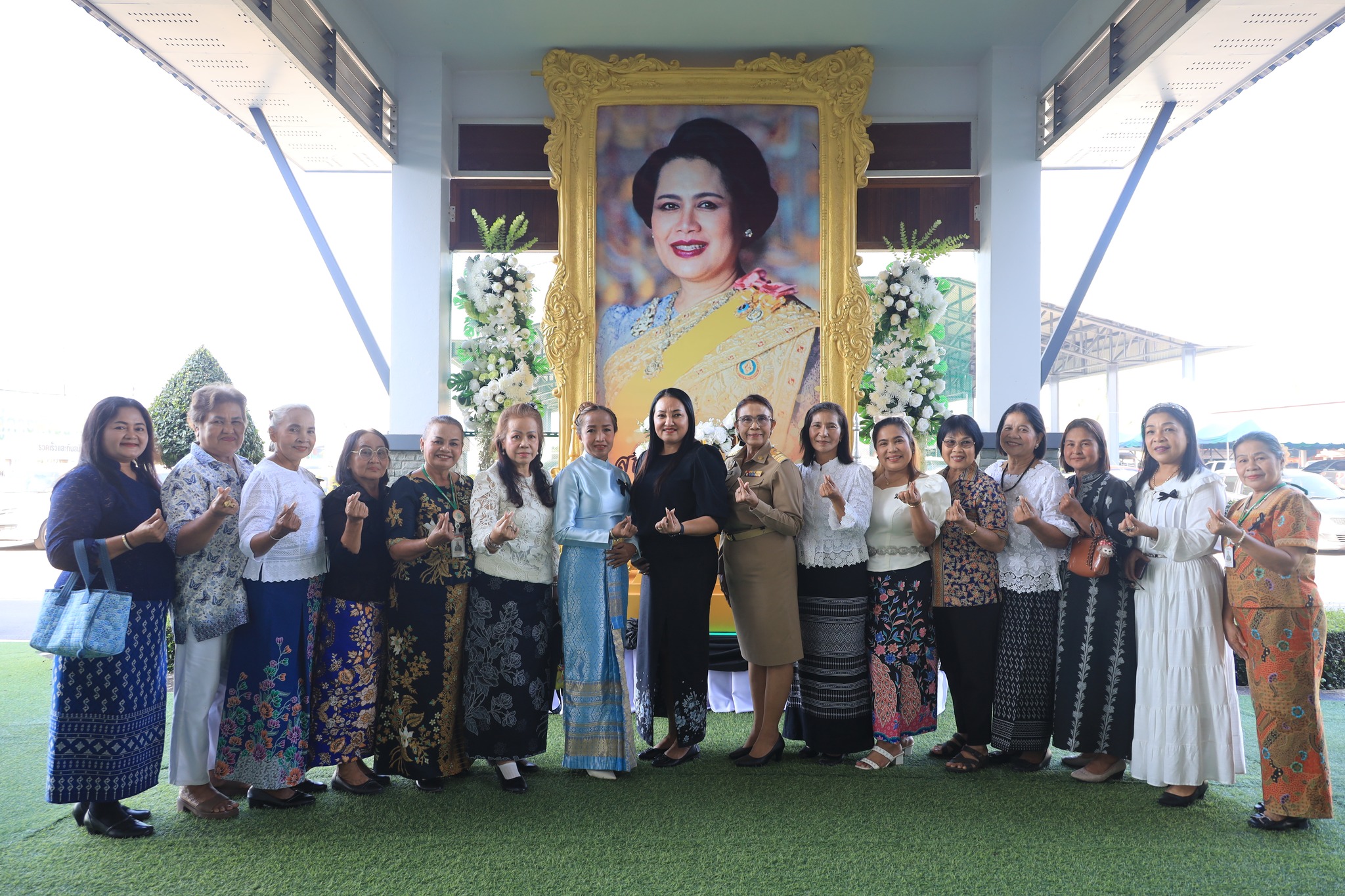 🖤🕊อำเภอสุราษฎร์ธานี เข้าร่วมโครงการส่งเสริมและพัฒนาศักยภาพคณะกรรมการพัฒนาสตรี (วิทยาลัยสตรีศรีประดู่) ประจำเดือนธันวาคม 2568 "กิจกรรมทำบุญส่งท้ายปีเก่า ต้อนรับปีใหม่สตรีศรีประดู่"