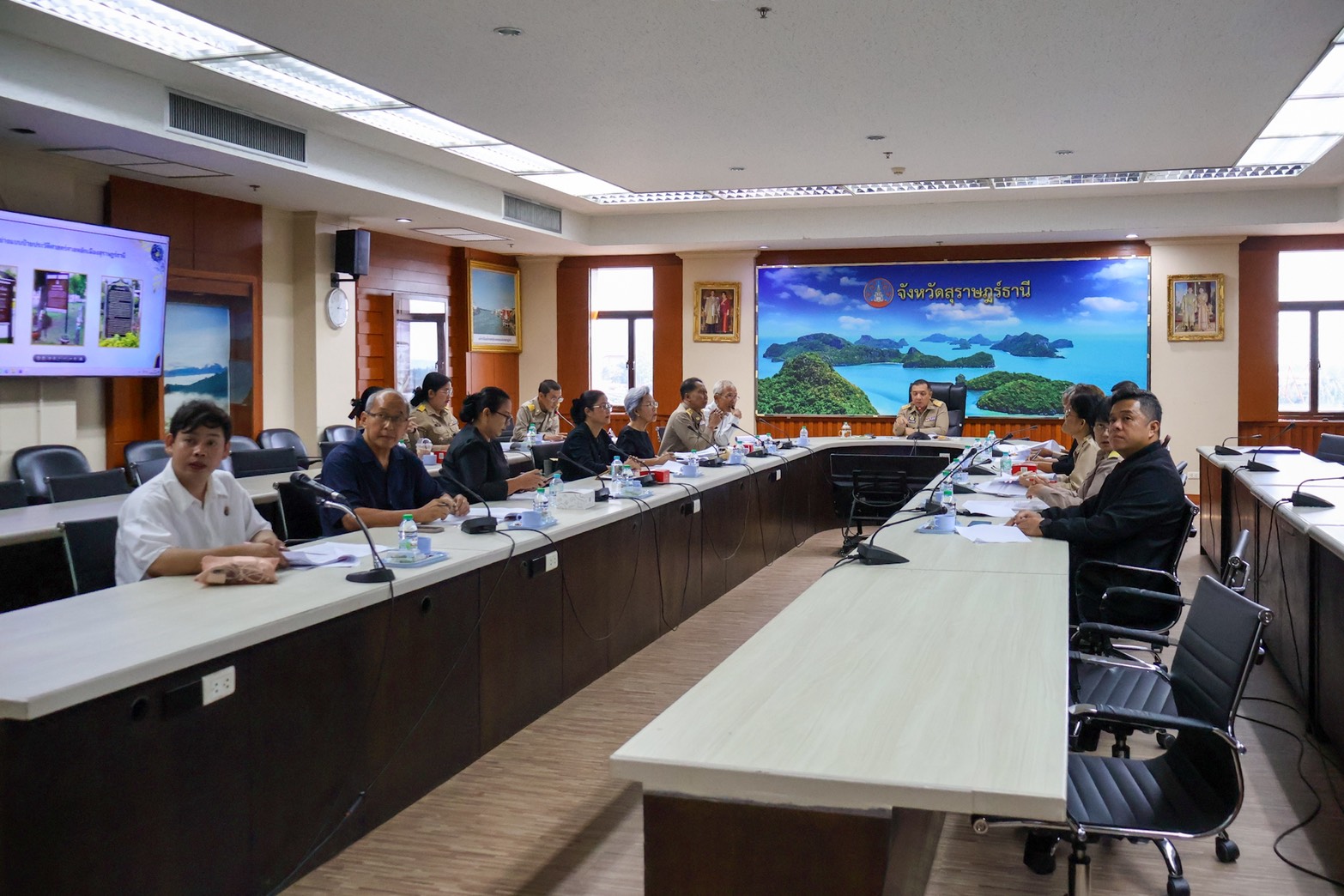 อำเภอเมืองสุราษฎร์ธานี เข้าร่วมการประชุมคณะกรรมการมูลนิธิส่งเสริมศาลหลักเมืองสุราษฎร์ธานี ครั้งที่ 4/2568