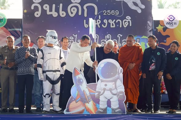 🖤🚀นายอำเภอเมืองสุราษฎร์ธานี เข้าร่วมพิธีเปิดกิจกรรมงานวันเด็กแห่งชาติ ประจำปี 2569 ซึ่งเทศบาลตำบลวัดประดู่ ร่วมกับหน่วยงานภาครัฐ และภาคเอกชน จัดขึ้นภายใต้ธีม “แสงดาวแห่งพระเมตตา นำพาเด็กไทยสู่จักรวาลแห่งอนาคต” 🚀
